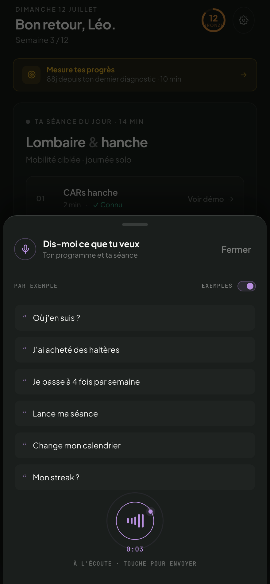 Le coach vocal à l'écoute — exemples de commandes et onde vocale violette